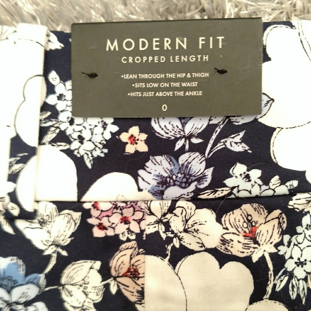 Ann Taylor floral ankle pants NWT - Picture 3 of 4